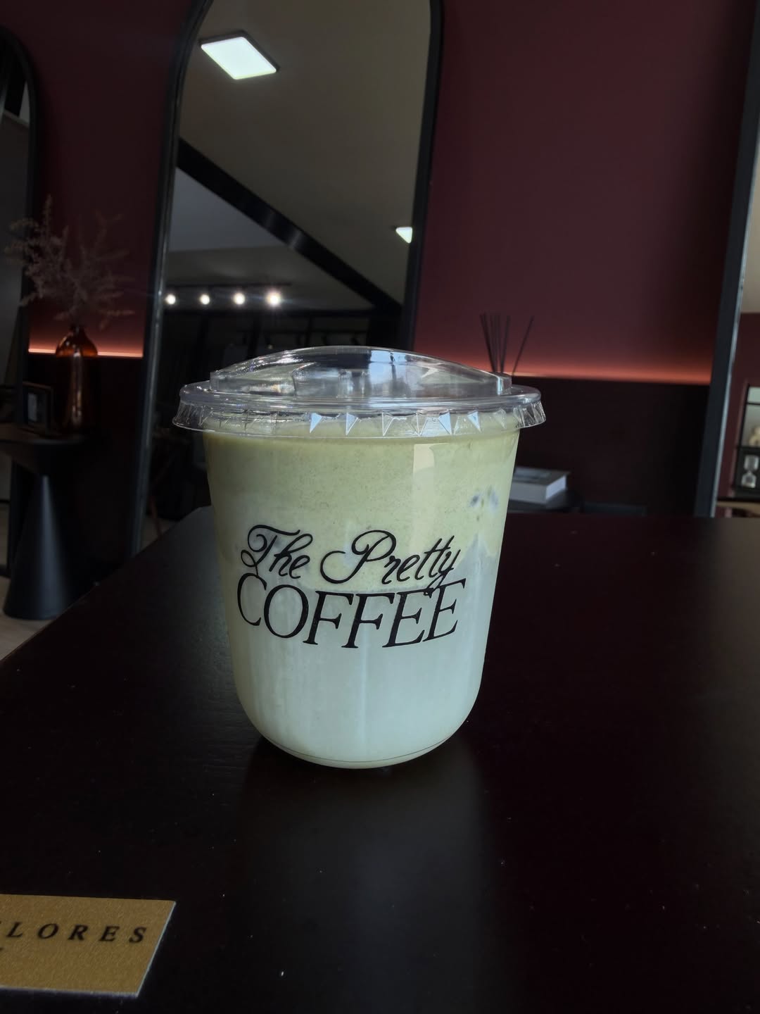 Tres bebidas de café vistas desde arriba